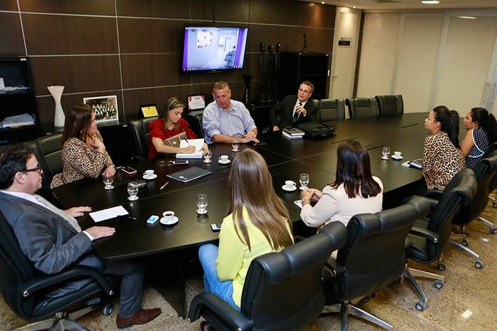 Representantes do Judiciário, Executivo e Legislativo se reuniram nesta segunda (6) para debater ações de combate à violência doméstica.