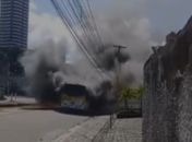 Ônibus do transporte público de Maceió incendeia no Poço