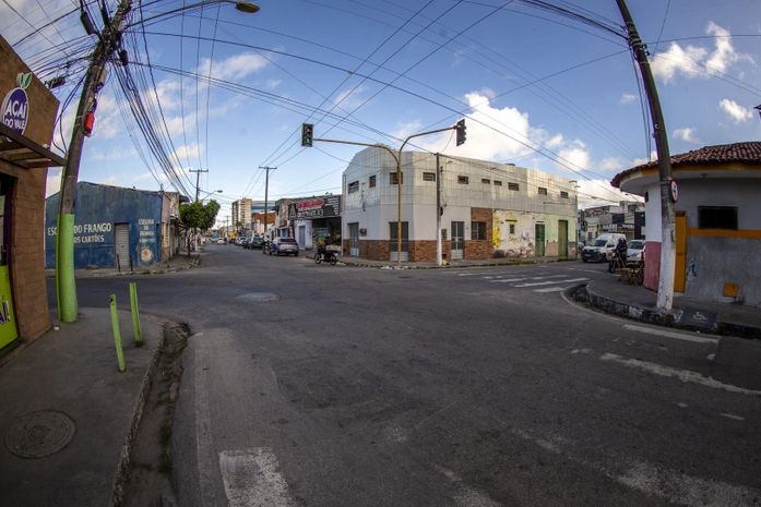 Obra em rede de drenagem modifica trânsito no Poço neste domingo (30)