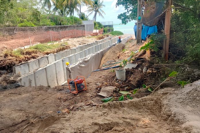 Vice-prefeito e titular da Seminfra acompanha obras de drenagem e pavimentação em Ipioca