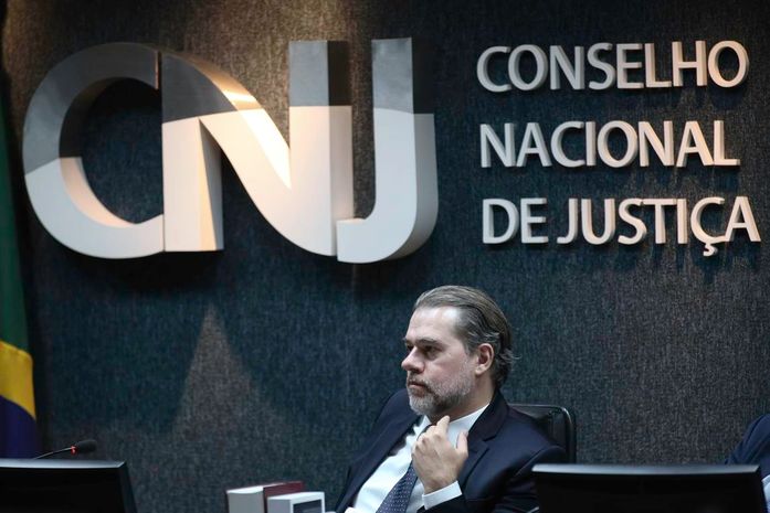 CNJ pune juiz que acusou Gilmar Mendes de receber propina