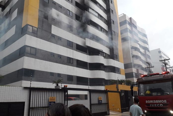 Incêndio atingiu prédio na Jatiúca