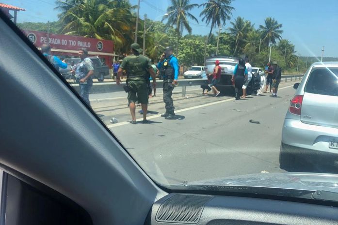 Capotamento na Ponte Divaldo Suruagy