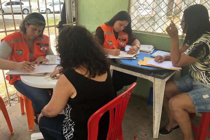 Famílias do Pinheiro são cadastradas para receber auxílio moradia após decreto de emergência