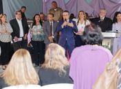 Juiz José Miranda discursa na abertura do Agosto Lilás.