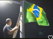 Às vésperas do 7 de setembro, orla de Maceió é “tomada” por centenas de bandeiras do Brasil