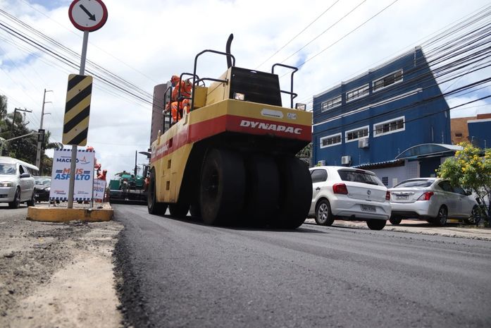 Infraestrutura inicia obras para pavimentar a Avenida Comendador Gustavo Paiva