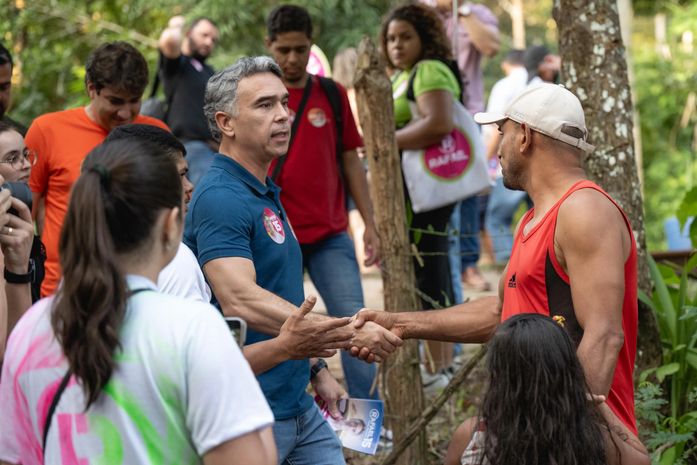 Porta a porta: Rafael Brito visita comunidades esquecidas pela Prefeitura