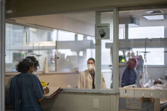 Brasil registra 492 mortes pela covid nas últimas 24 horas; média móvel é de 513