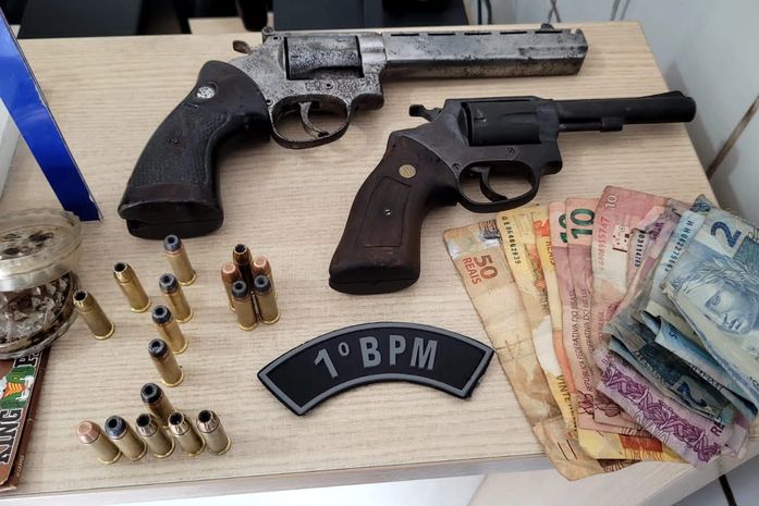 Na Jatiúca, homens armados são detidos com armas e munições dentro de veículo Ônix