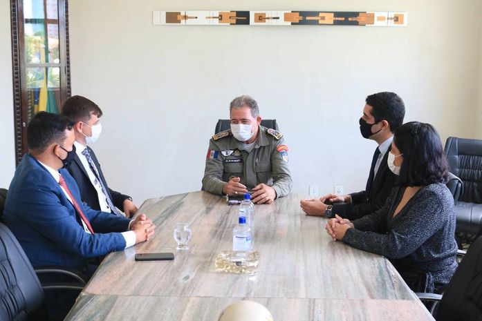 Presidente em exercício da OAB Alagoas apresenta demandas da advocacia durante reunião com comandante-geral da PM-AL