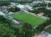 Estádio Alfredo Leahy recebe refletores e planeja inauguração para 03 de janeiro