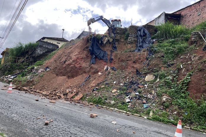 Ladeira na Chã da Jaqueira é interditada para início de obras em encosta