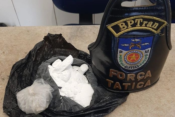 Material apreendido estava dentro da mochila do jovem.