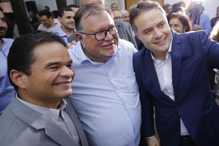 Marcelo Victor e Renan Filho, com o vereador Anizão