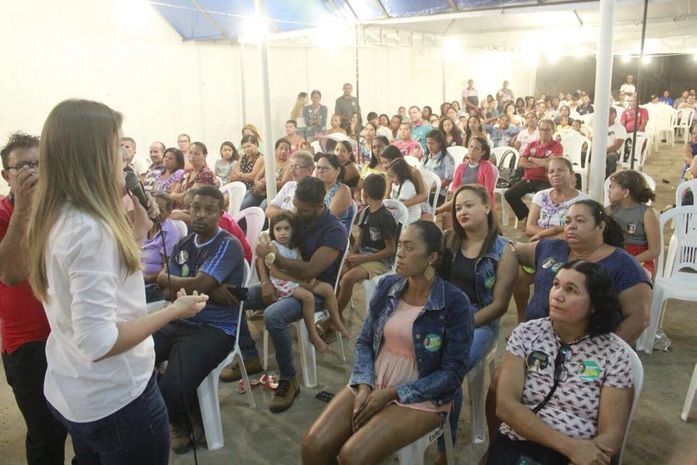 Cibele defende mais proximidade entre povo e decisões políticas
