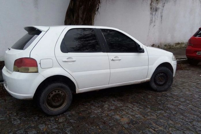 Trio é preso por roubo de carro após se passar por comprador