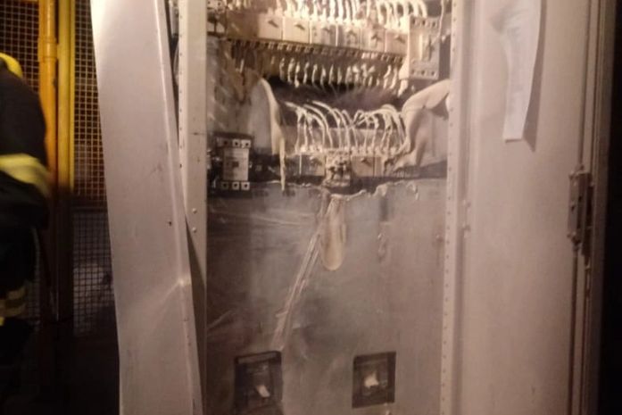 Princípio de incêndio atinge caixa de distribuição de energia em hotel