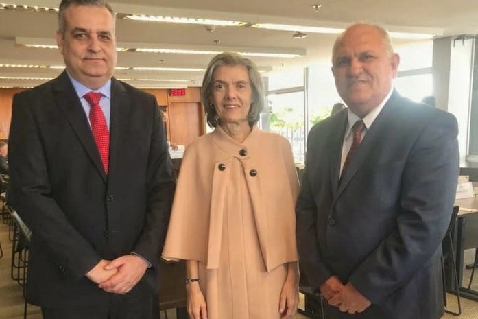 Procurador Alfredo Gaspar, ministra Cármen Lúcia e presidente Otávio Praxedes, em Brasília.