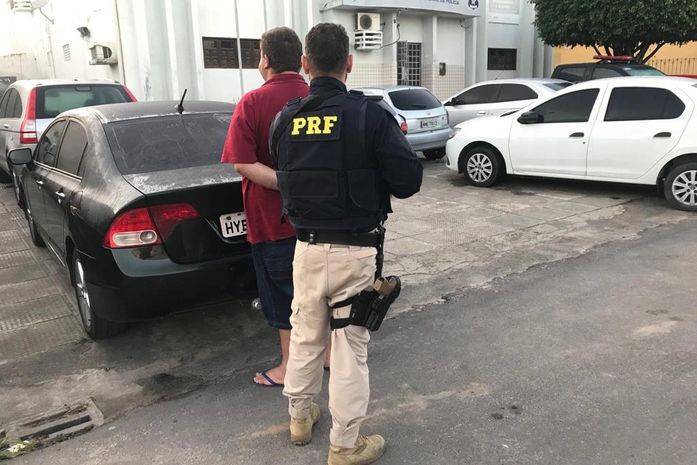 Caminhoneiro mantido refém durante roubo a carga avaliada em R$145 mil é resgatado pela PRF