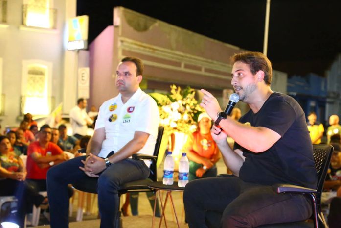 Guilherme Lopes e Luciano Amaral dialogam com a juventude sobre políticas públicas