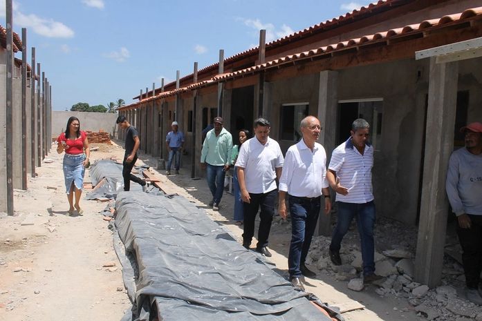 Prefeito Ronaldo Lopes e vereadores visitam obras da Escola Municipal São João Batista