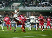 CRB perde para o Coritiba e se segue na zona do rebaixamento da Série B