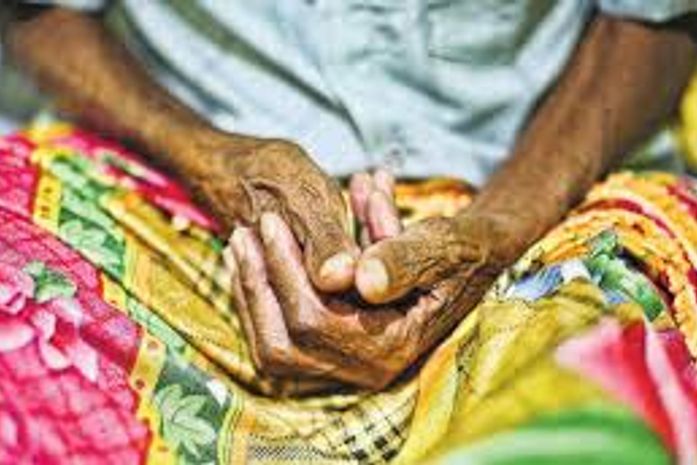 Tem muitas mães orfãs de filh@s viv@s descartadas jogadas em asilos.