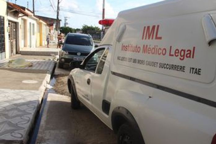 Viatura do Instituto Médico Legal (IML)