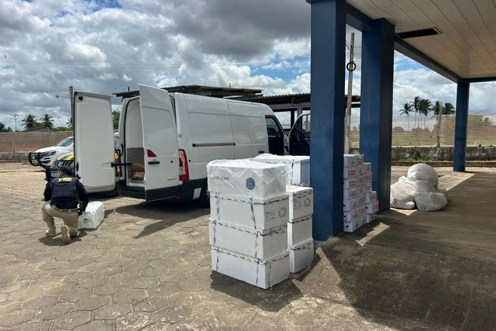 PRF apreende mais de 1 tonelada de mercadoria sem comprovação fiscal em São Sebastião