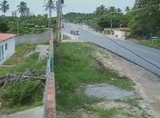 Vídeo: novas imagens mostram momento exato que kombi atropela três ciclistas em Guaxuma