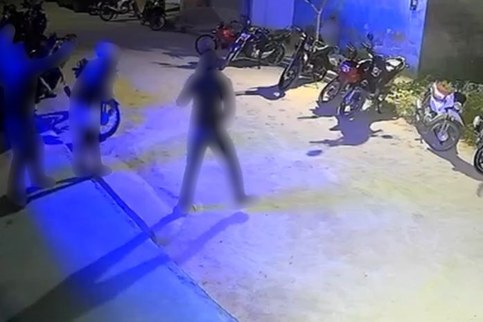 Jovem é morto a tiros por encapuzados na porta de bar em Anadia