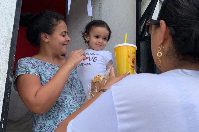 Equipe do Criança Feliz de Branquinha encerra atividades de 2022 com entrega de lembrancinhas