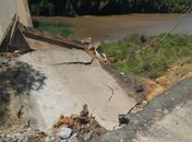 Ponte desaba na zona rural de  Rio Largo e deixa prejuízos para moradores e Usina