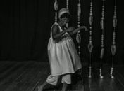 Espetáculo teatral gratuito aborda a criação do mundo a partir da visão de religiões de matriz africana