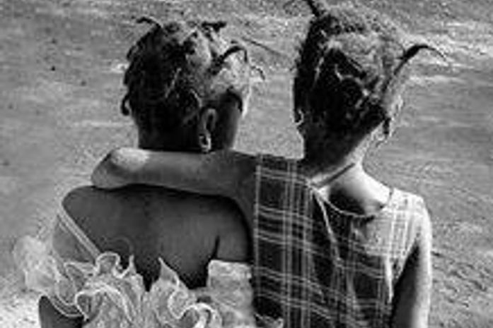 22 de maio é dia do Abraço. Posso dar-lhe um abraço? É grátis