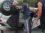 Carro tomba e idoso fica ferido após colisão entre veículos na Cachoeira do Meirim

