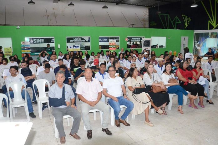 150 estudantes de São Miguel dos Campos receberam certificados de cursos profissionalizantes