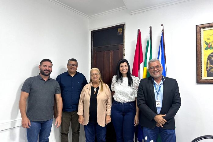 Prefeitura firma parceria com a UNIT, que pode tornar Maribondo um dos polos da universidade na região