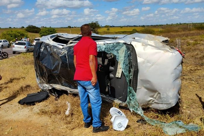 Acidente em Lagoa da Canoa deixou duas pessoas feridas