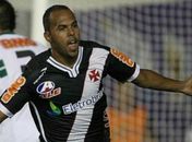 Com passagens por grandes clubes, atacante Alecsandro é anunciado no CSA