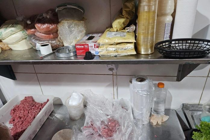 Ambiente insalubre, banheiros sujos e desorganização: Vigilância Sanitária interdita passaporte na Jatiúca