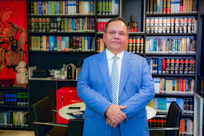 Professor e advogado Fernando Maciel lançará livro na Bienal