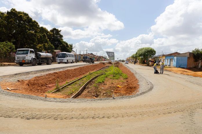 Comerciantes do João Paulo II agradecem ao prefeito Luciano Barbosa pela pavimentação no bairro
