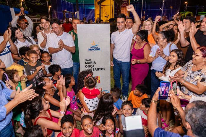 Prefeitura de Maceió inaugura duas praças e areninha no Benedito Bentes II