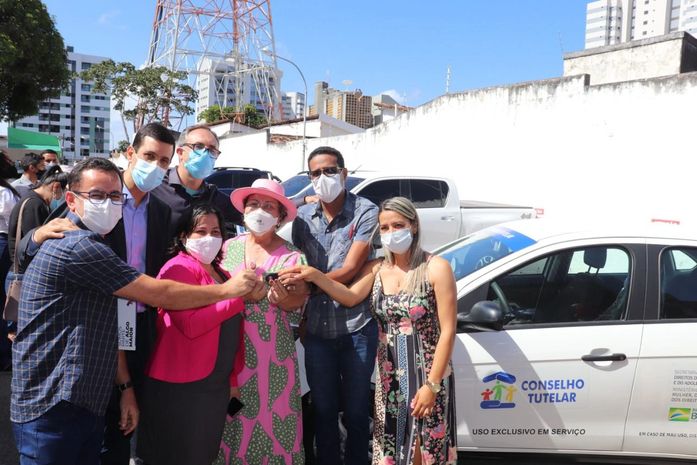 Tereza Nelma entrega veículos para Conselhos Tutelares