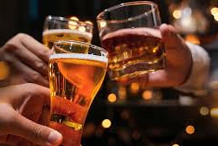 Abrasel diz que não há bar ou restaurante interditado em Maceió por suspeita de intoxicação por metanol; SMS recua e desmente informação divulgada anteriormente