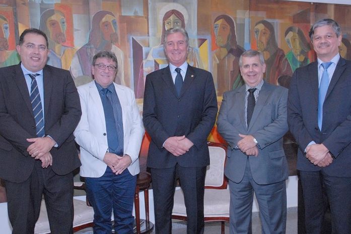 Líderes do G8 com senador Fernando Collor e Paulo Memória (de branco)