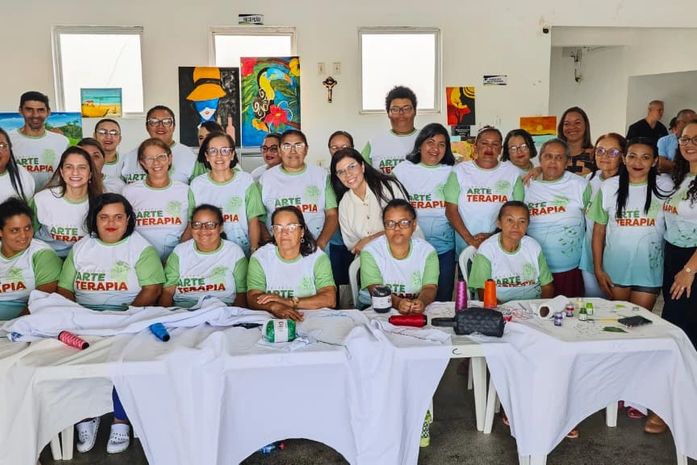 Pacientes psiquiátricos de Santana do Mundáu curam suas dores na arteterapia