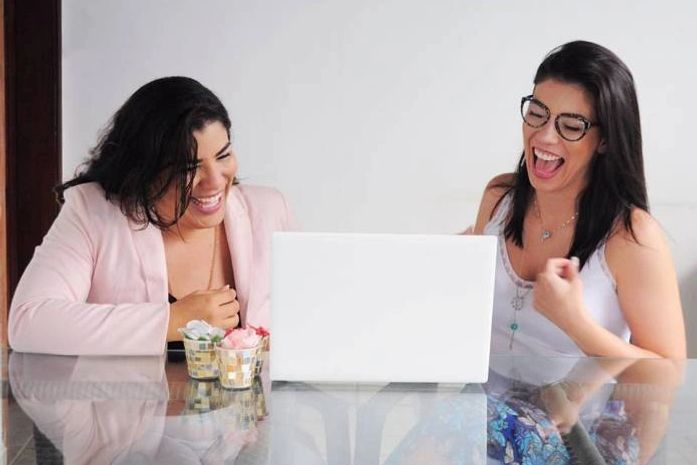 Laís Casado e Meline Lopes fundaram a primeira agência de marketing digital de AL